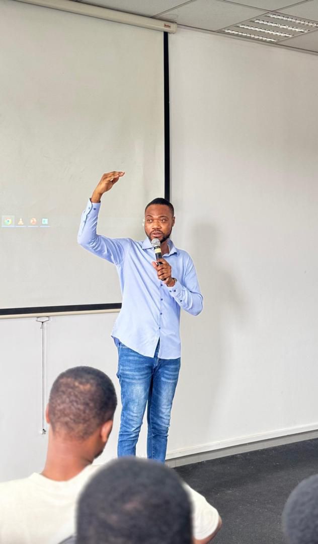 photo_5913637923683240757_y