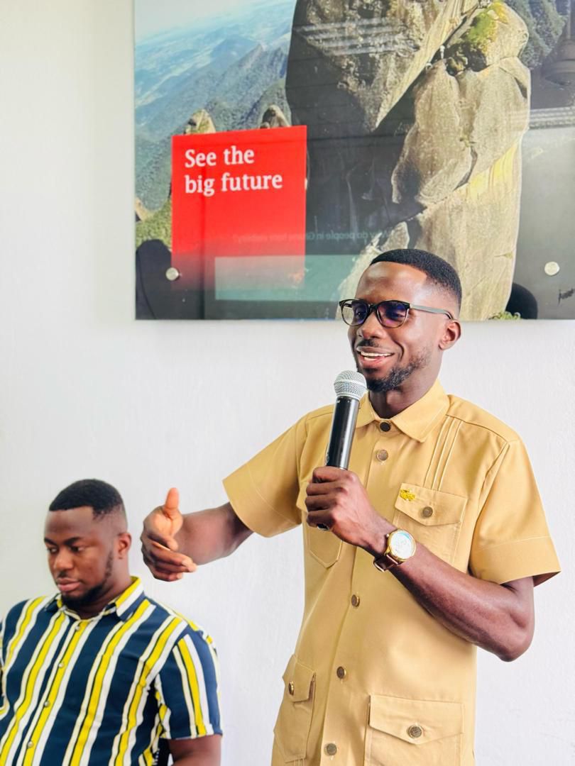 photo_5913637923683240768_y