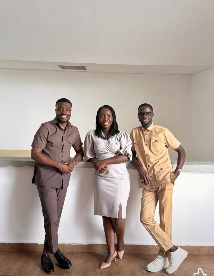 photo_5913637923683240771_y