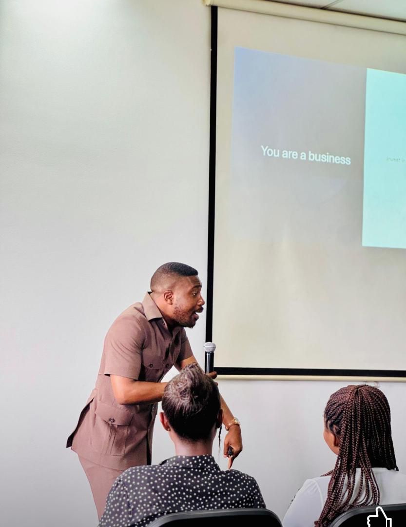 photo_5913637923683240774_y