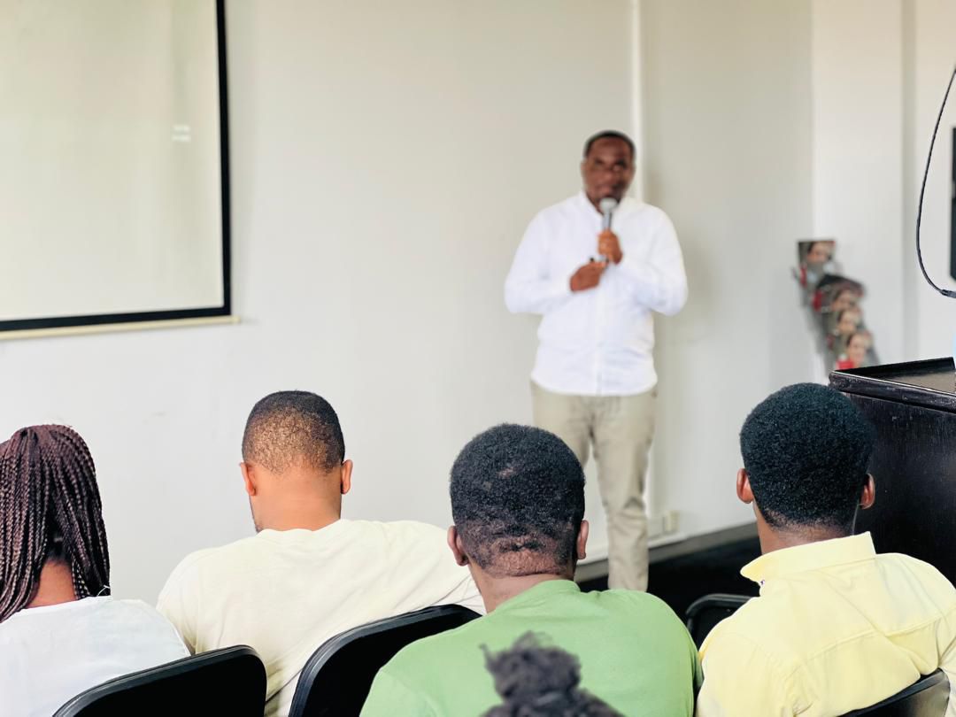 photo_5913637923683240781_y