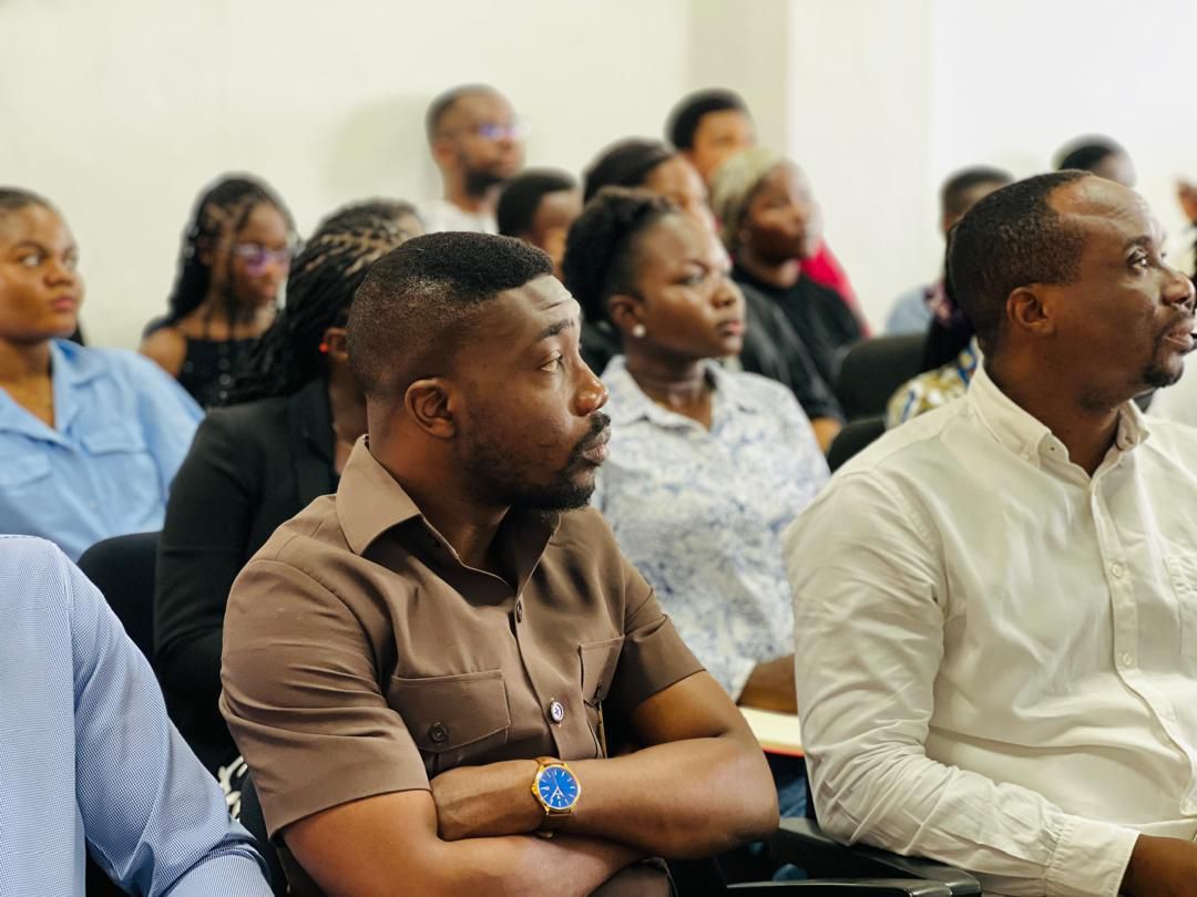 photo_5913637923683240790_y