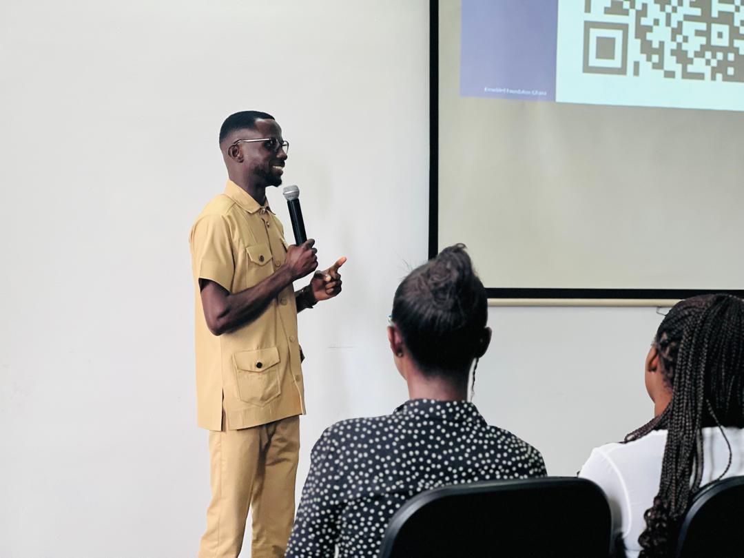 photo_5913637923683240797_y