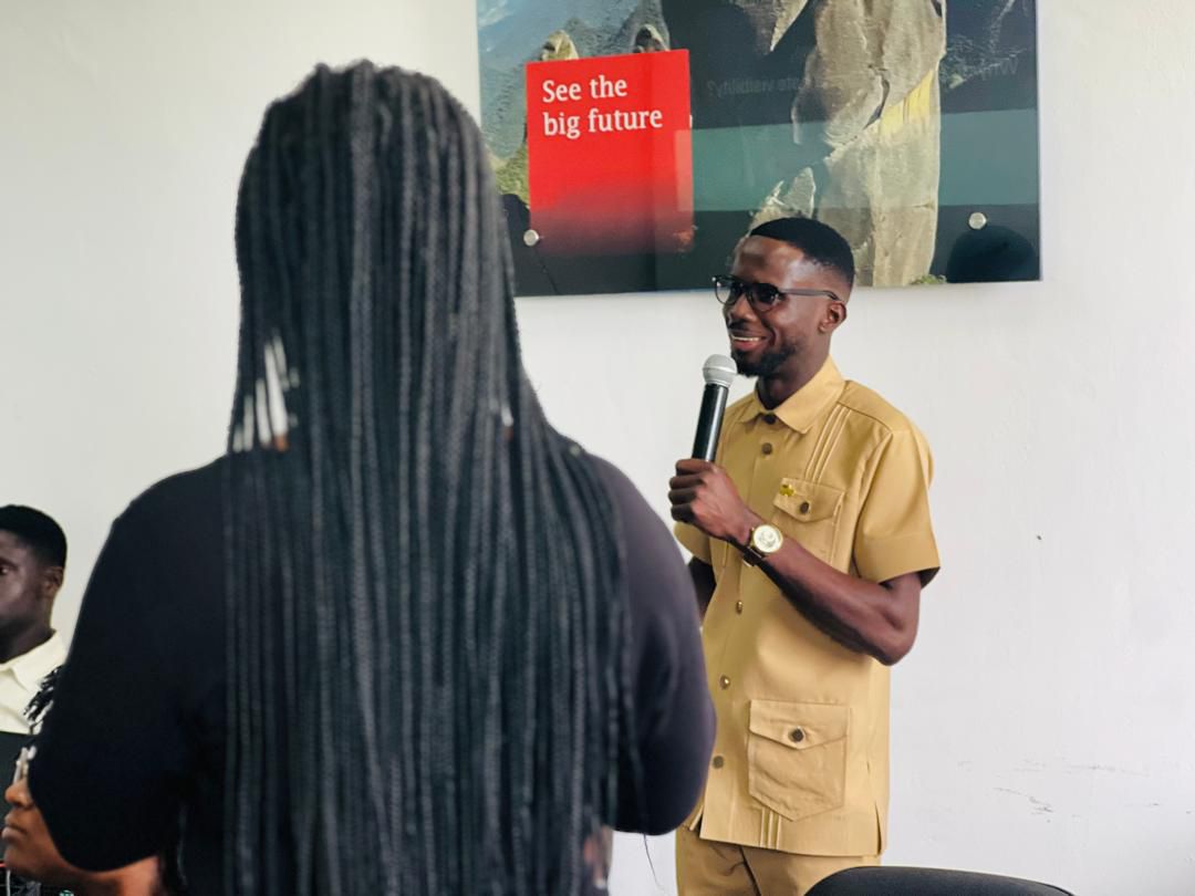 photo_5913637923683240800_y