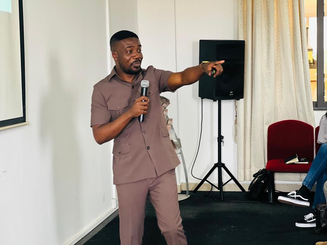 photo_5913637923683240801_y