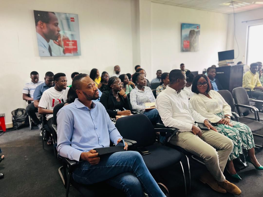 photo_5913637923683240802_y