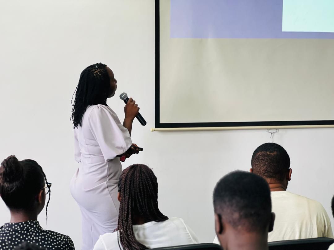 photo_5913637923683240806_y