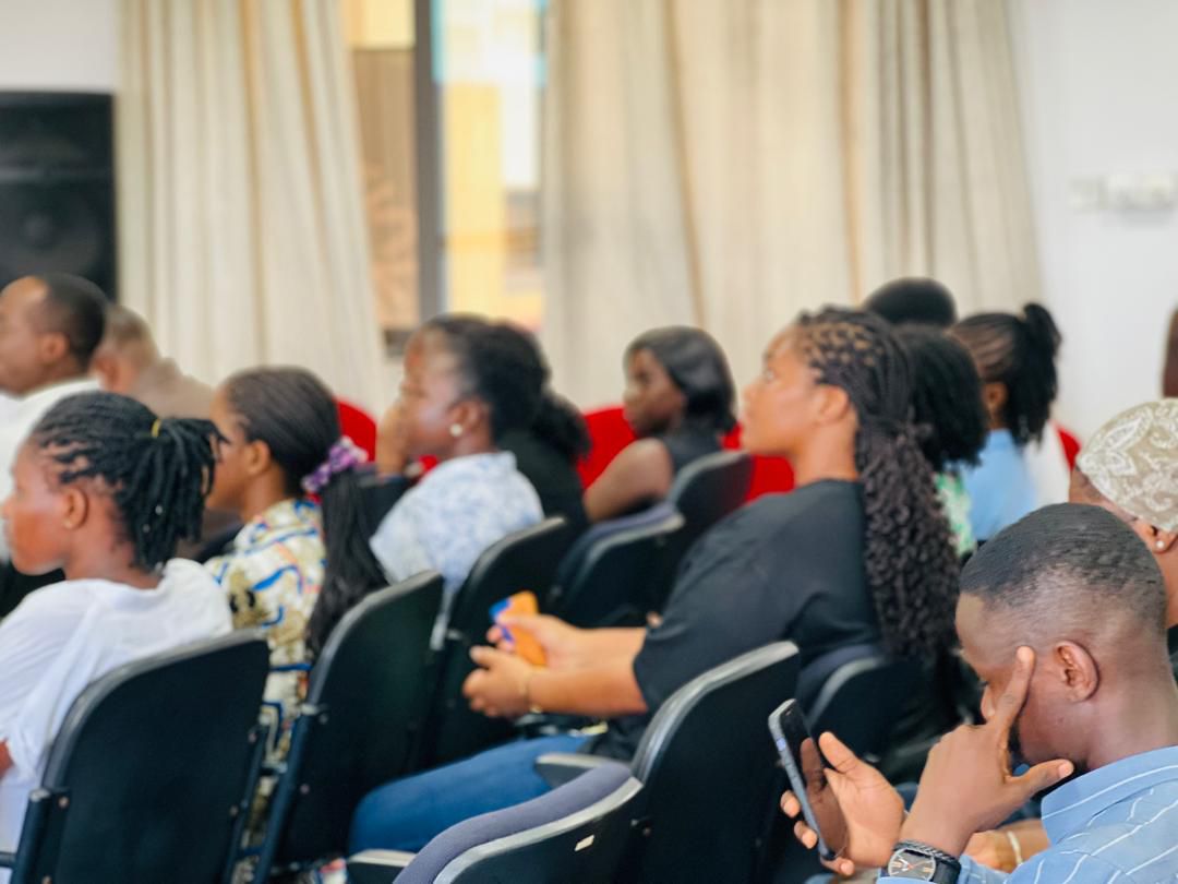 photo_5913637923683240807_y