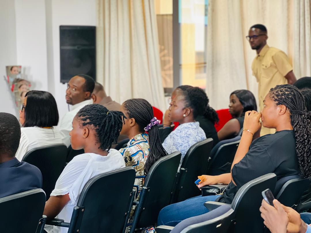 photo_5913637923683240808_y