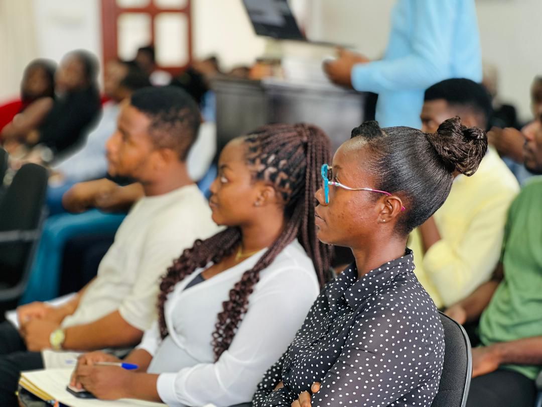 photo_5913637923683240809_y