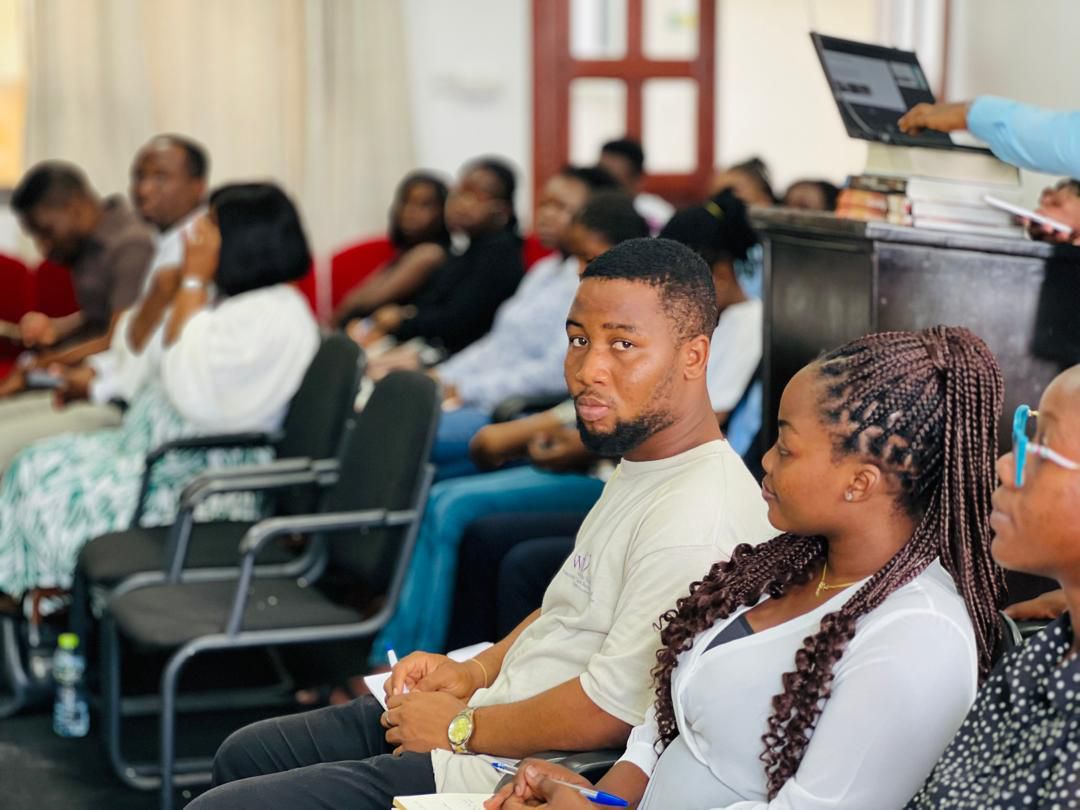 photo_5913637923683240810_y